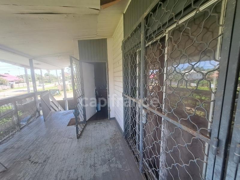 Maison - 338 m² - 8 pièces