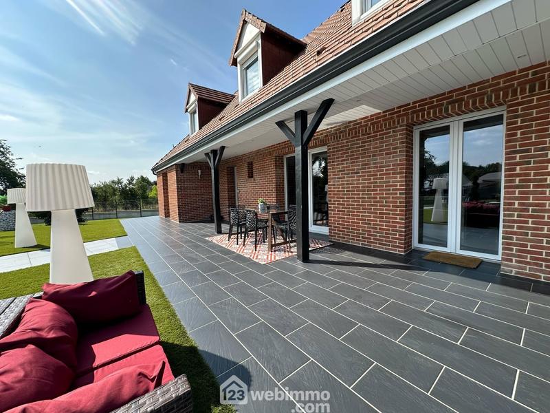 Maison - 204 m² - 9 pièces