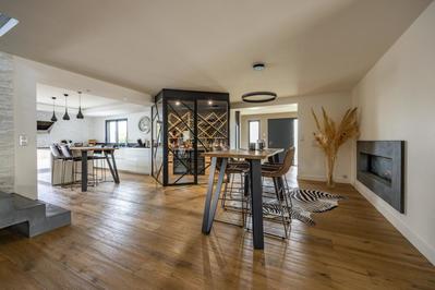 Maison - 250 m² - 8 pièces