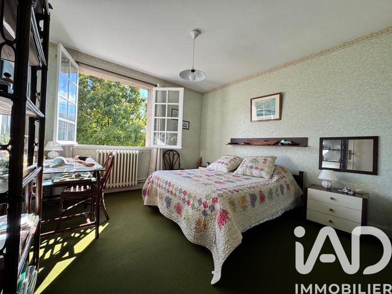 Maison - 250 m² - 8 pièces