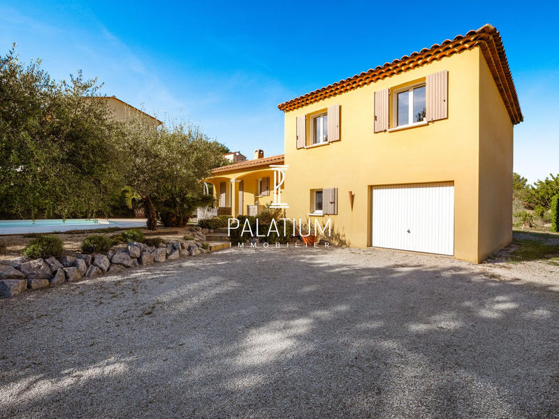 Maison traditionnelle - 98 m² - 4 pièces