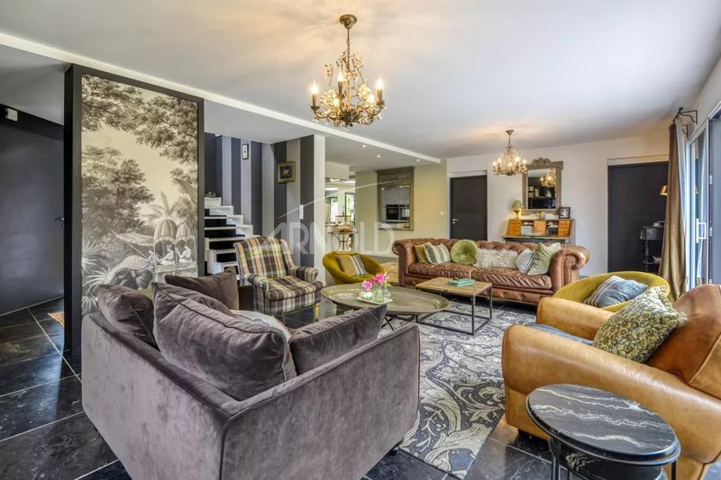 Maison - 191 m² - 8 pièces