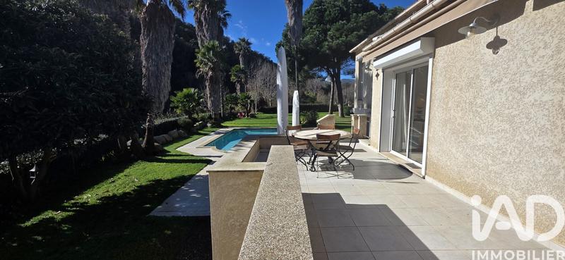 Maison - 167 m² - 8 pièces