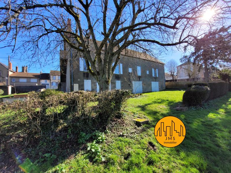 Maison - 275 m² - 11 pièces