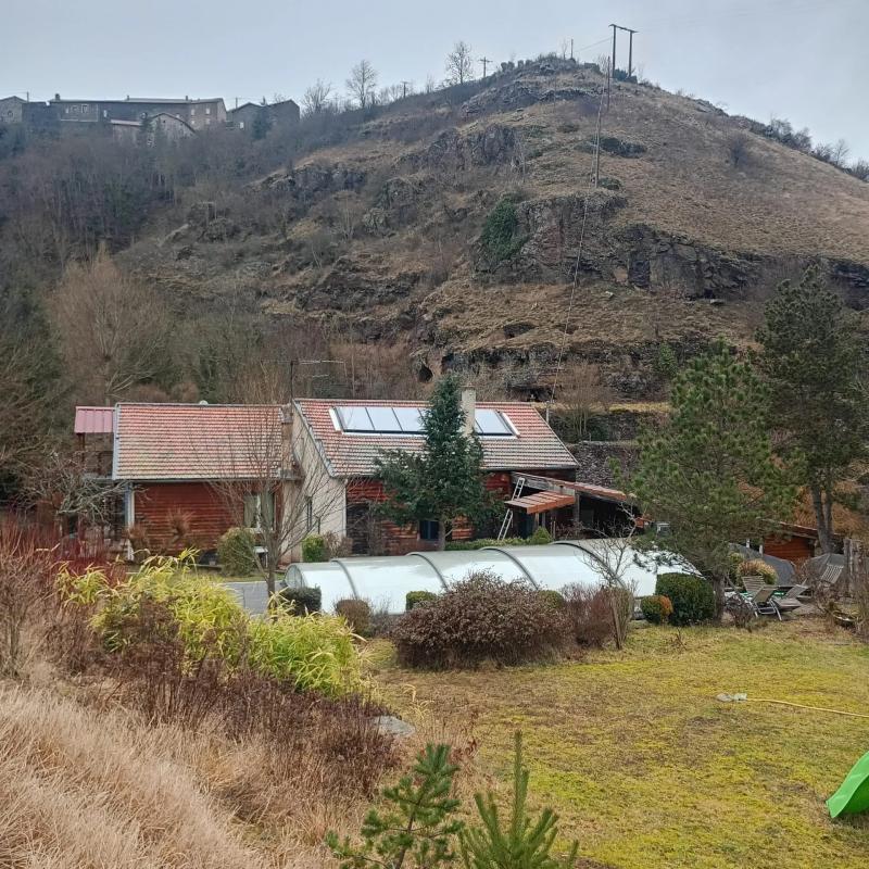 Maison - 230 m² - 8 pièces