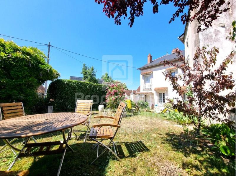 Demeure - 270 m² - 9 pièces