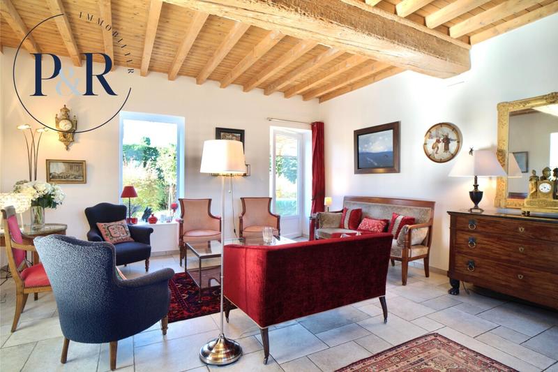 Maison - 222 m² - 8 pièces