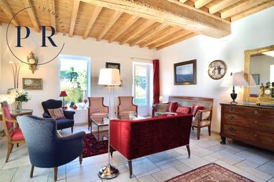 Maison - 222 m² - 8 pièces