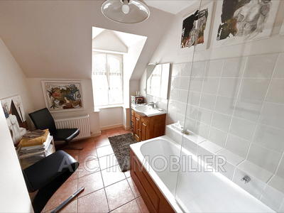 Propriété - 469 m² - 12 pièces