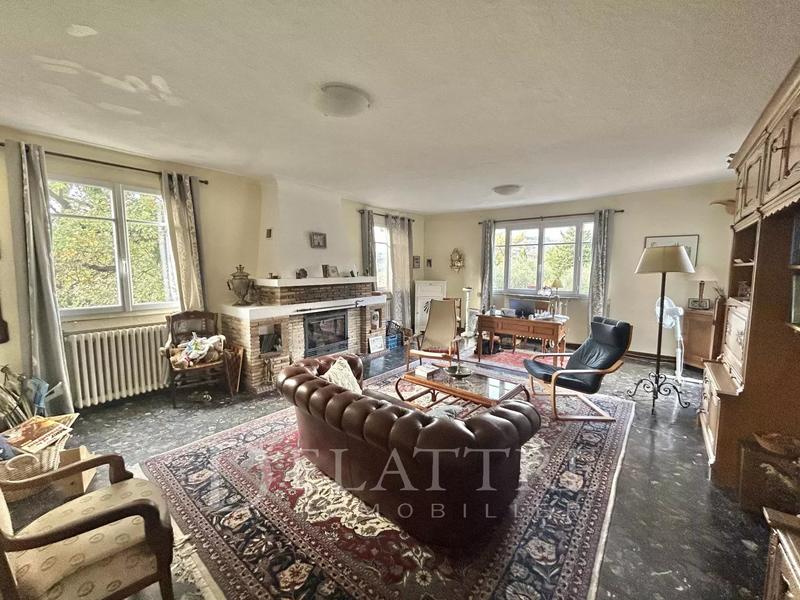 Villa - 235 m² - 10 pièces