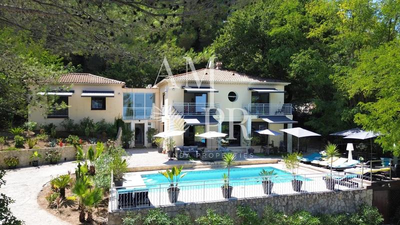 Villa - 380 m² - 8 pièces