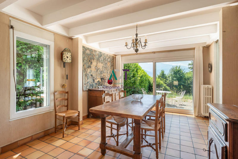 Maison - 286 m² - 9 pièces