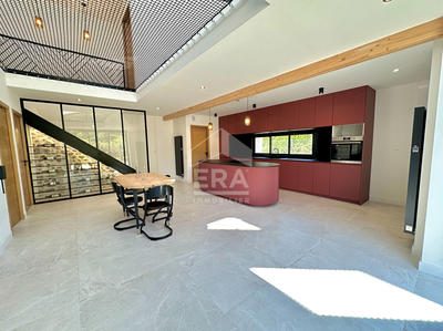 Appartement - 140 m² - 5 pièces