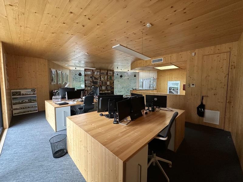 Local d'activité / Entrepôt - 125 m² - 6 pièces