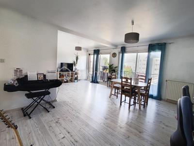 Appartement - 97 m² - 4 pièces