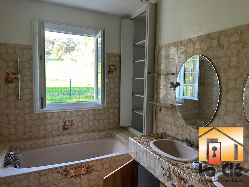 Maison traditionnelle - 137 m² - 5 pièces