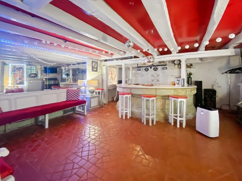 Propriété - 657 m² - 16 pièces