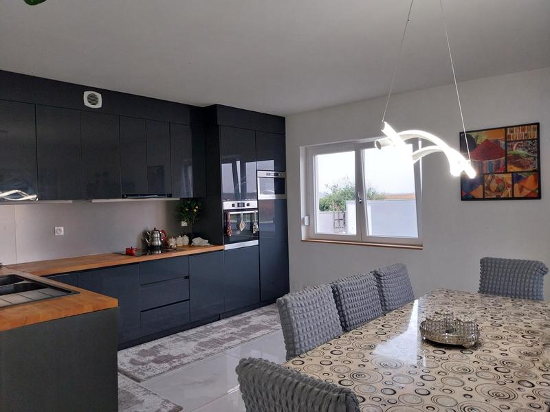 Maison - 220 m² - 10 pièces