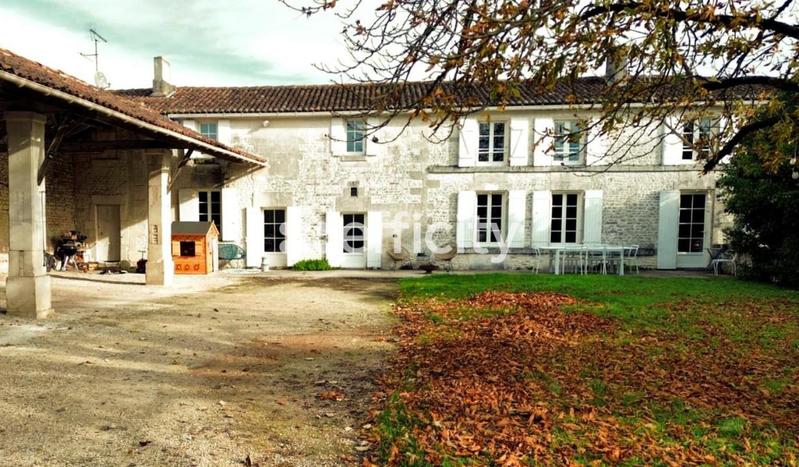 Maison - 210 m² - 5 pièces