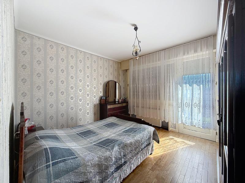 Maison - 240 m² - 10 pièces