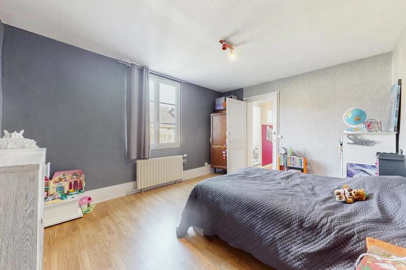 Maison - 200 m² - 8 pièces