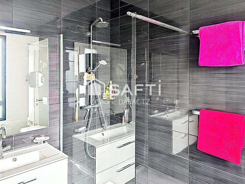 Appartement - 210 m² - 6 pièces