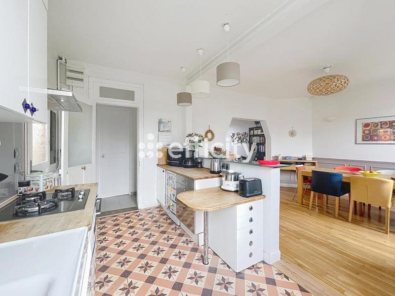 Pavillon - 135 m² - 6 pièces