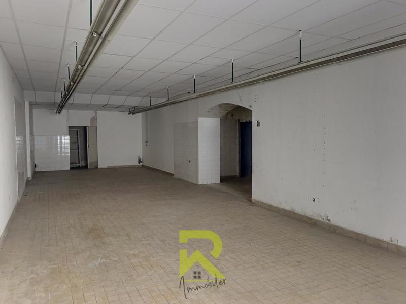 Local commercial - 200 m² - 4 pièces