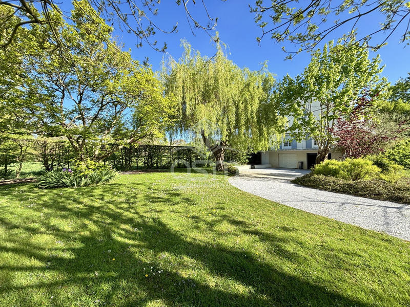 Maison traditionnelle - 203 m² - 7 pièces