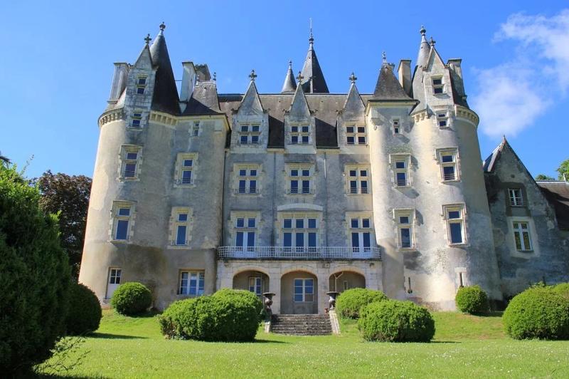 Château - 2 000 m² - 40 pièces