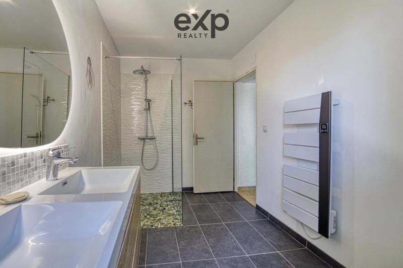 Maison - 203 m² - 6 pièces