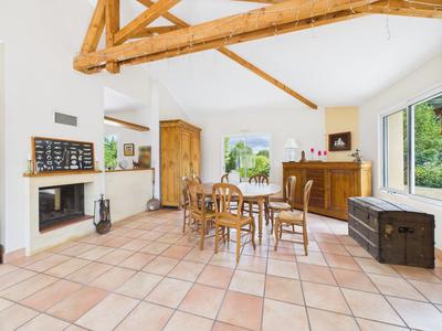 Maison - 237 m² - 10 pièces