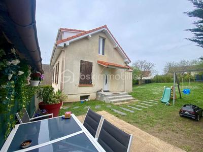 Maison - 95 m² - 5 pièces