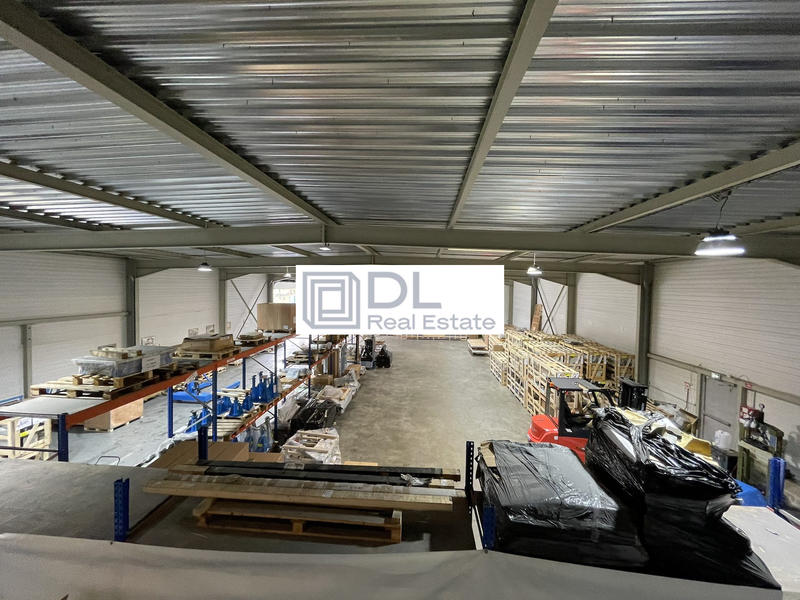 Entrepôt - 827 m²