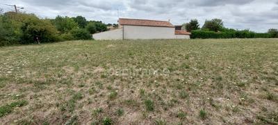 Terrain constructible - 1 700 m²