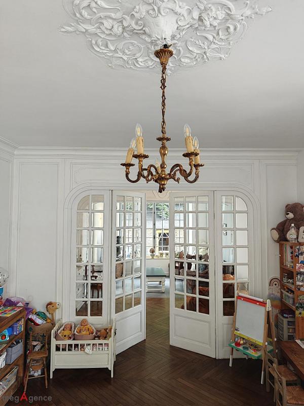 Maison - 225 m² - 9 pièces