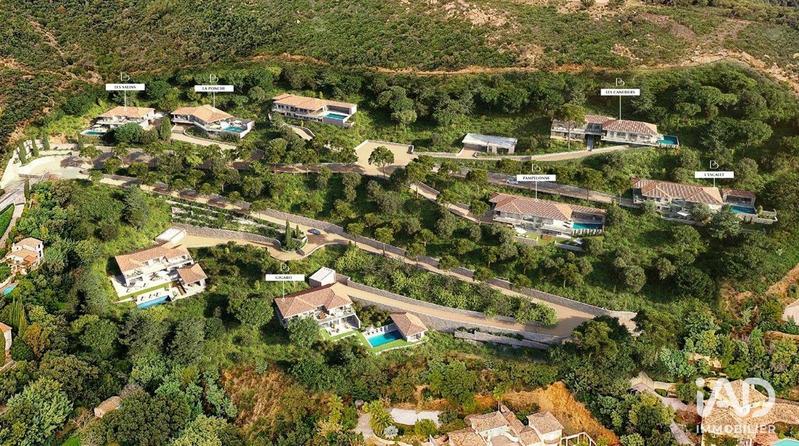 Maison - 421 m² - 7 pièces