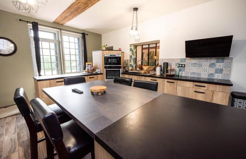 Maison - 220 m² - 7 pièces