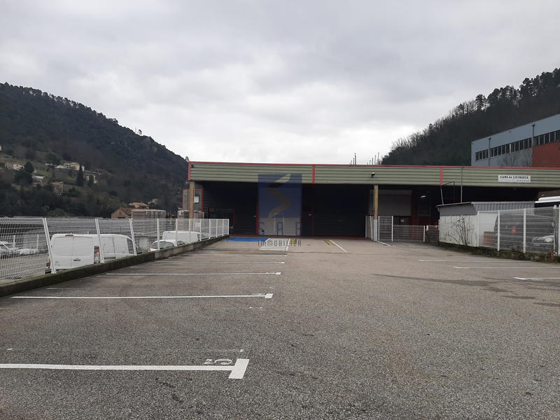 Local commercial - 319 m²