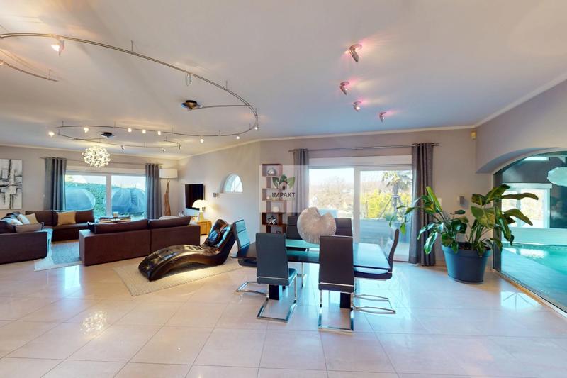 Maison contemporaine - 312 m² - 10 pièces
