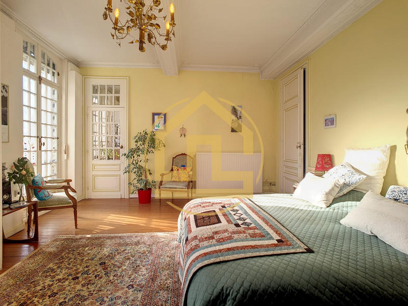 Maison - 430 m² - 13 pièces