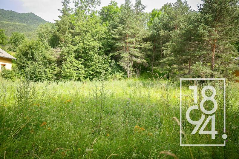 Terrain constructible - 1 570 m²