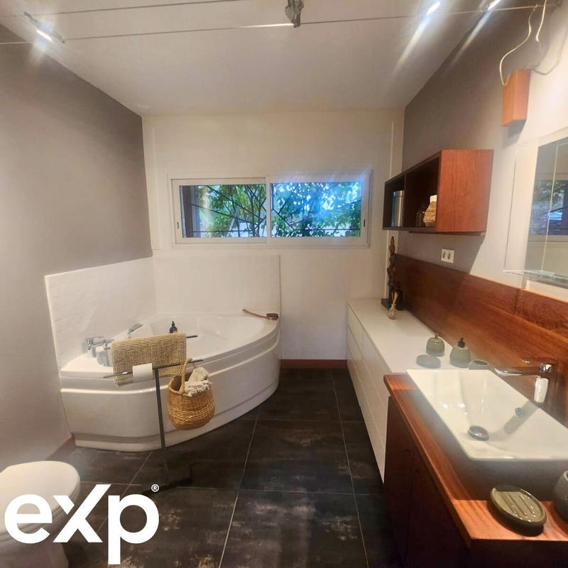 Maison ancienne - 214 m² - 3 pièces