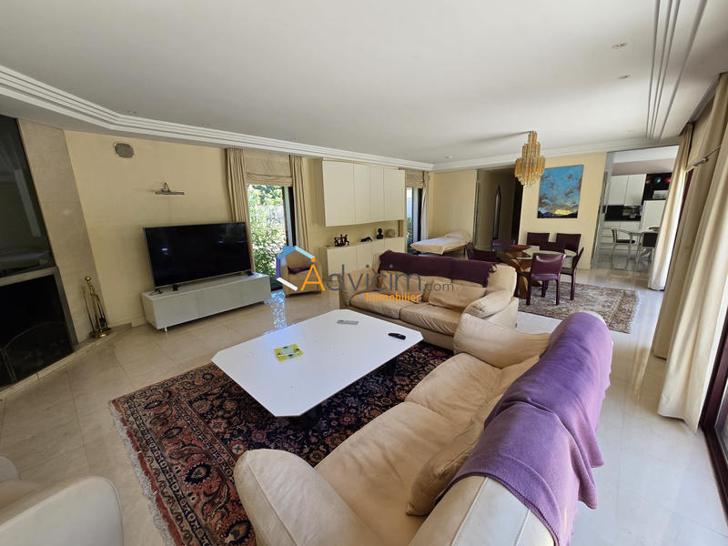 Villa - 260 m² - 6 pièces