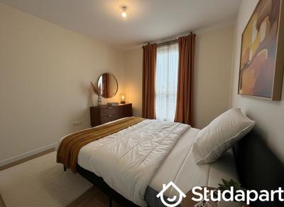 Chambre - 100 m² - 1 pièce