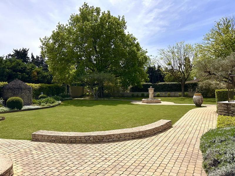 Maison - 300 m² - 6 pièces