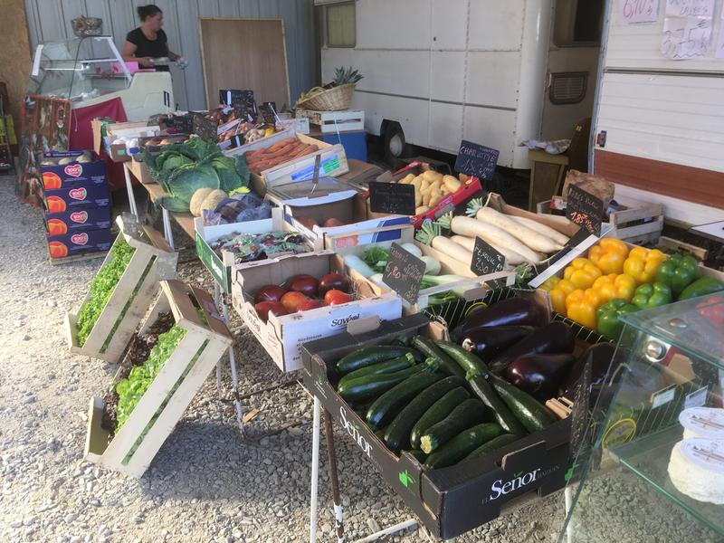 Petit Marché de la Fabrik (marché hebdomadaire vendredi soir)