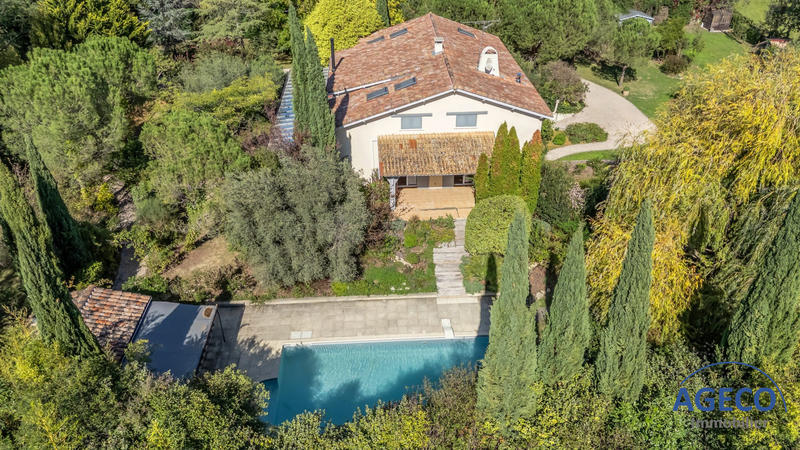 Villa - 348 m² - 6 pièces