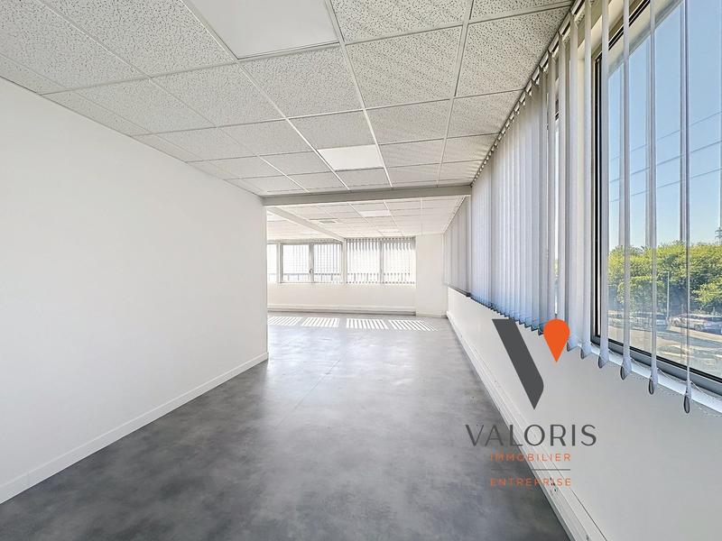 Bureau - 347 m² - 1 pièce