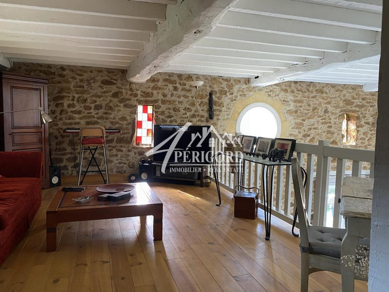 Maison - 555 m² - 16 pièces